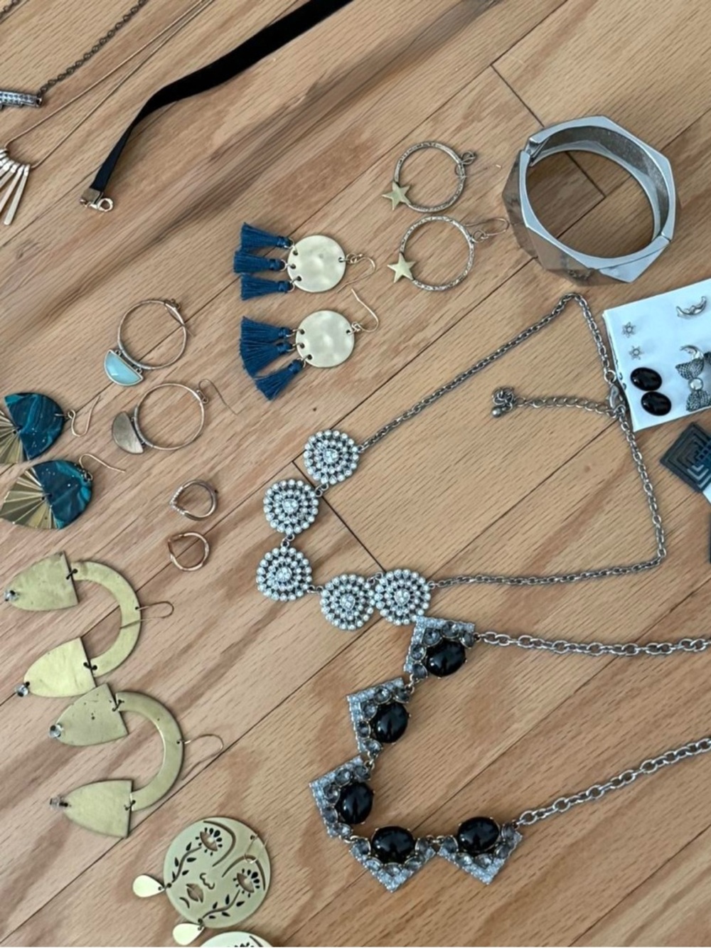 Lot of women’s costume jewelry